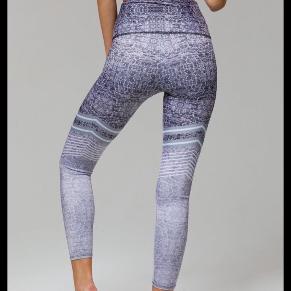 Onzie yoga leggings